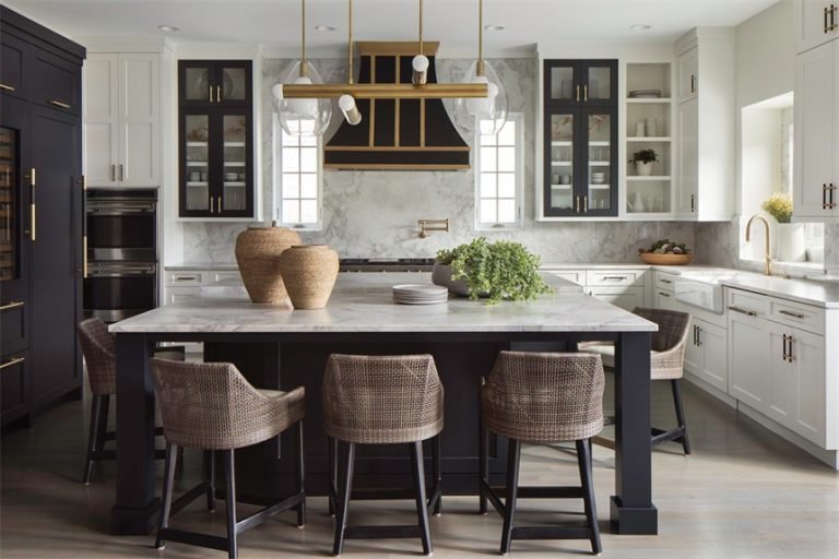 Lemari Farmhouse Charm Black