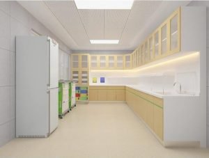 Lemari kantor medis yang dirancang khusus untuk persediaan dan peralatan medis. Wadah ini dibuat untuk menyimpan dan mengangkut bahan perawatan kesehatan yang steril dan sensitif dengan benar. Terbuat dari bahan tahan lama yang tahan terhadap pembersihan dan disinfeksi. Wadah ini memiliki mekanisme saling mengunci yang menciptakan segel kedap udara, menjaga isinya tetap steril hingga dibuka pada saat digunakan. Beberapa ukuran tersedia untuk memenuhi kebutuhan item yang berbeda.