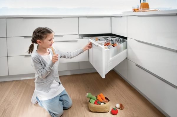space-corner-accessories-600x399-2